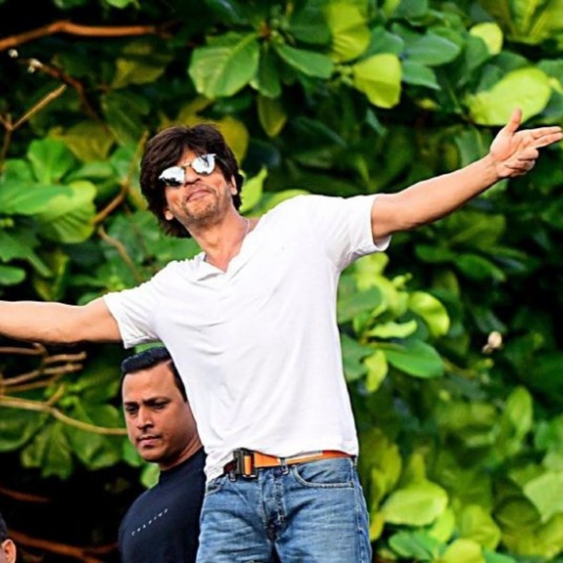 برج خليفة يحتفل بعيد ميلاد شاروخان