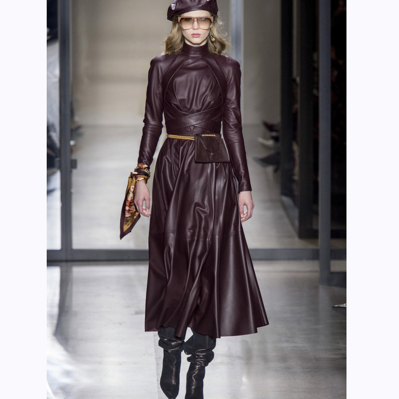 ملابس جلدية نسائية مع الفساتين السوداء والميدي من David Koma