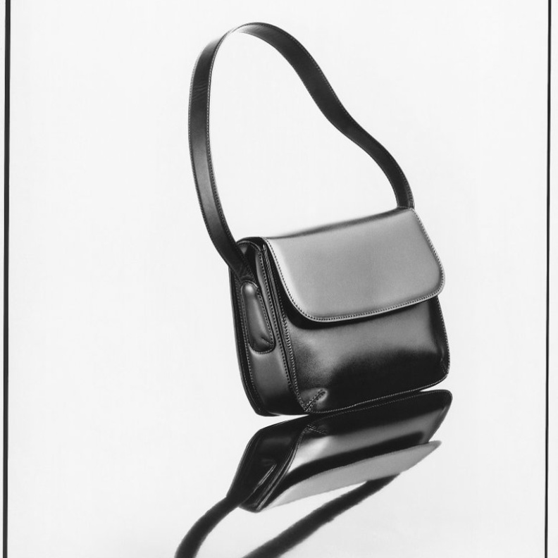 من عرض أزياء الدار 