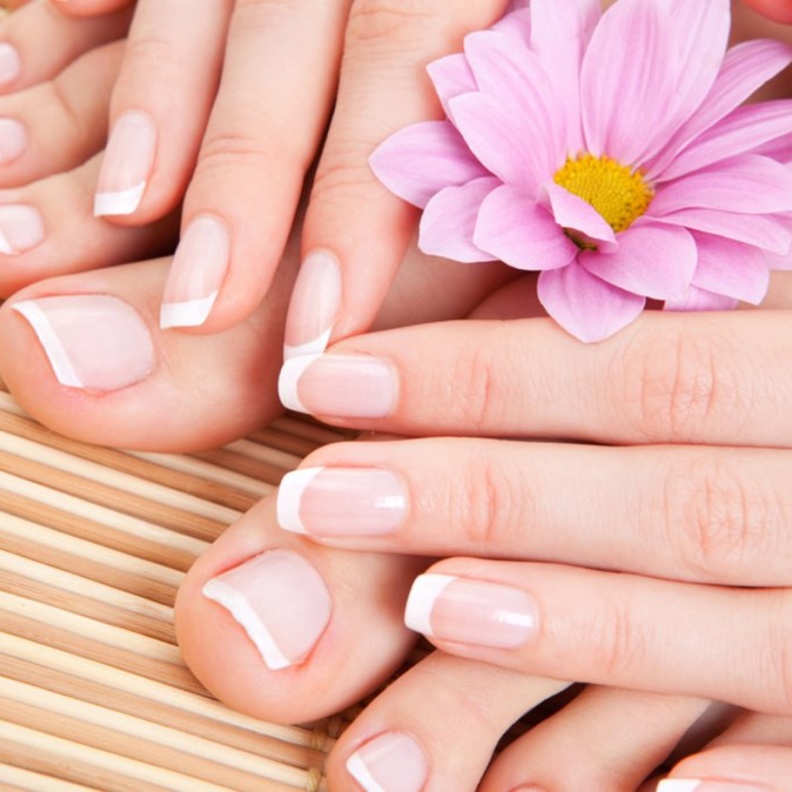 استخدمي الملح الإنكليزي لإزالة السموم ورائحة القدمين