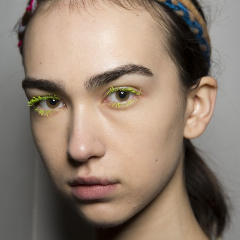 الرموش الملونة احدث صيحة في شتاء 2020 من Giambattista Valli