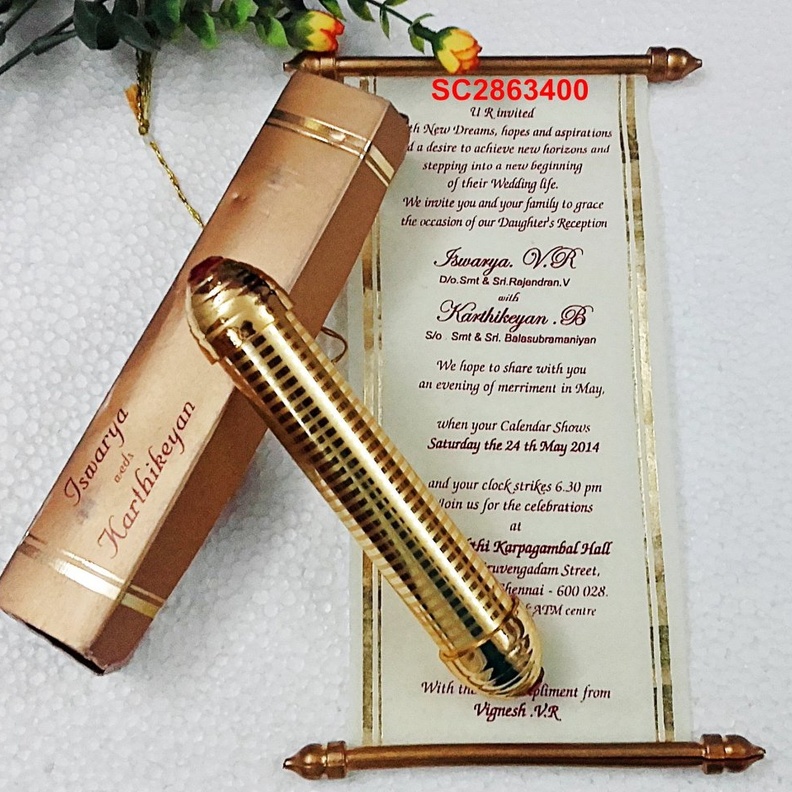 بطاقات زفاف تحمل رسوم أو تصاميم فنية