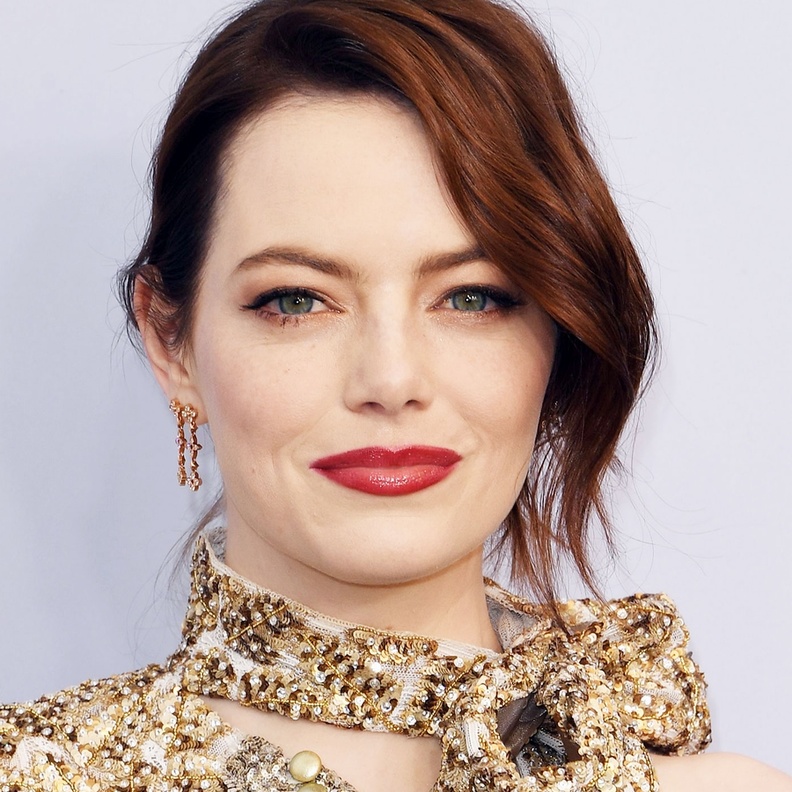 أجمل صبغات شعر إيما ستون الدافئة