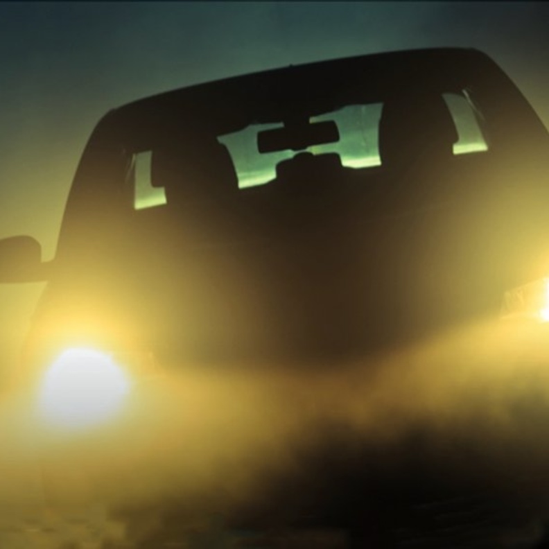 طرق بسيطة لمعرف أسباب ضعف إضاءة المصابيح الأمامية في سيارتك