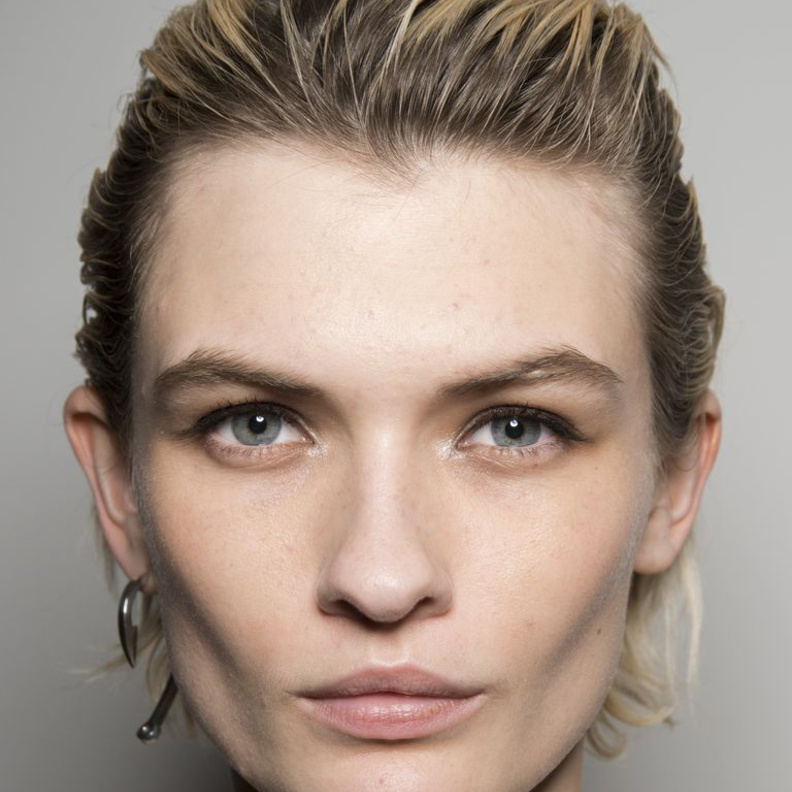  طريقة عمل تسريحة الشعر المبلل من Chalayan