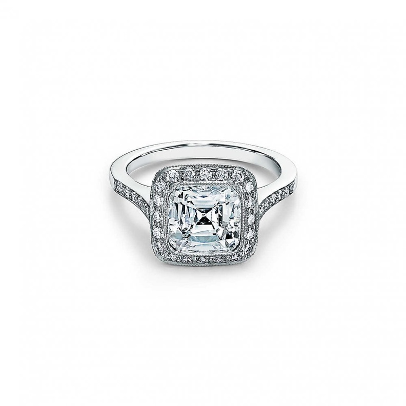 تصميم خاتم الماس راقي بقصة الزمرد من Graff