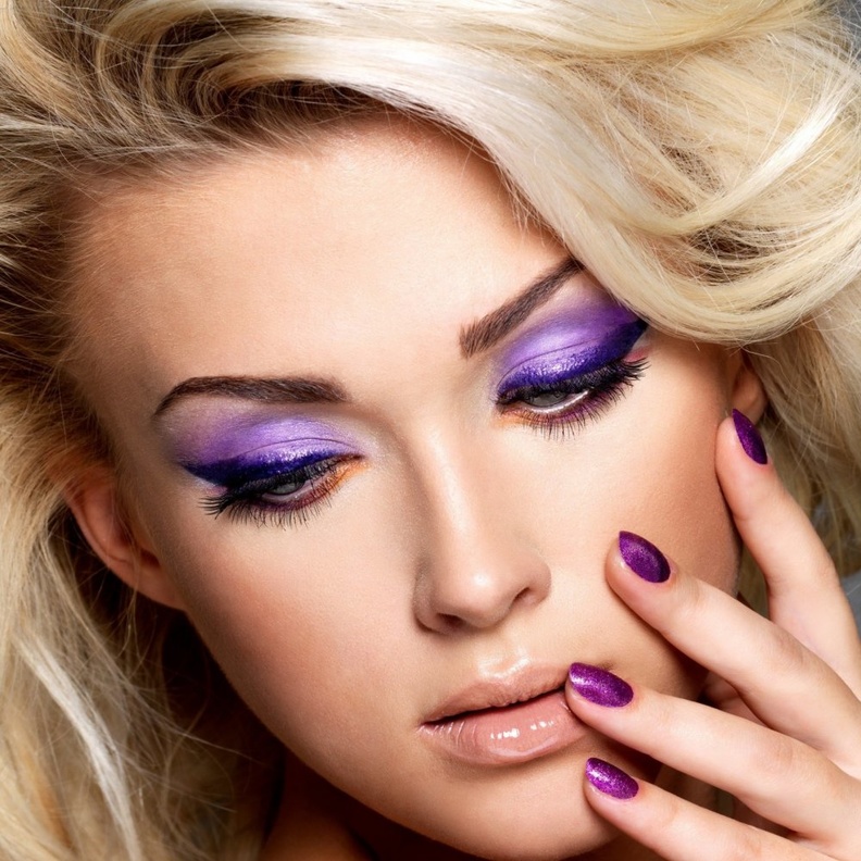 اللون الأحمر حليف مناسبات شتاء 2020