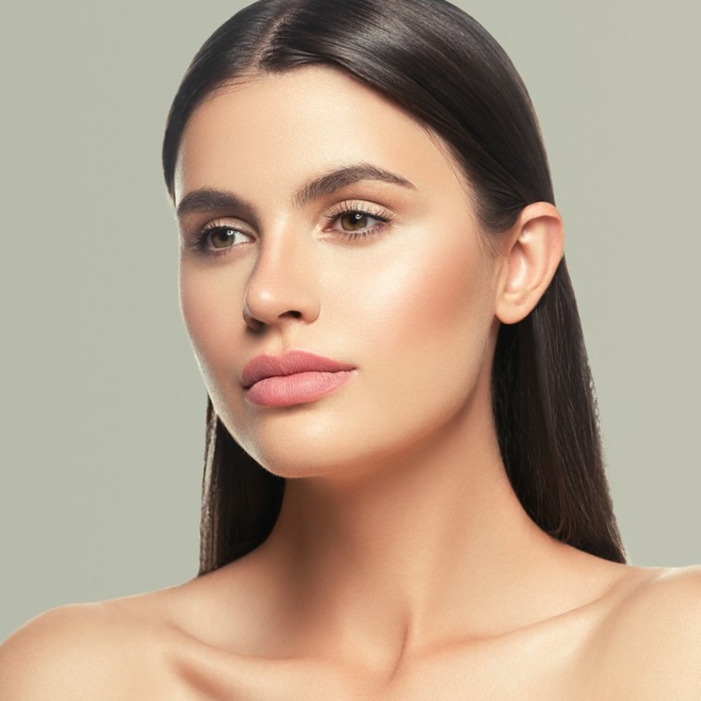  احصلي على حواجب كثيفة وسميكة من خلال عملية زراعة شعر الحواجب