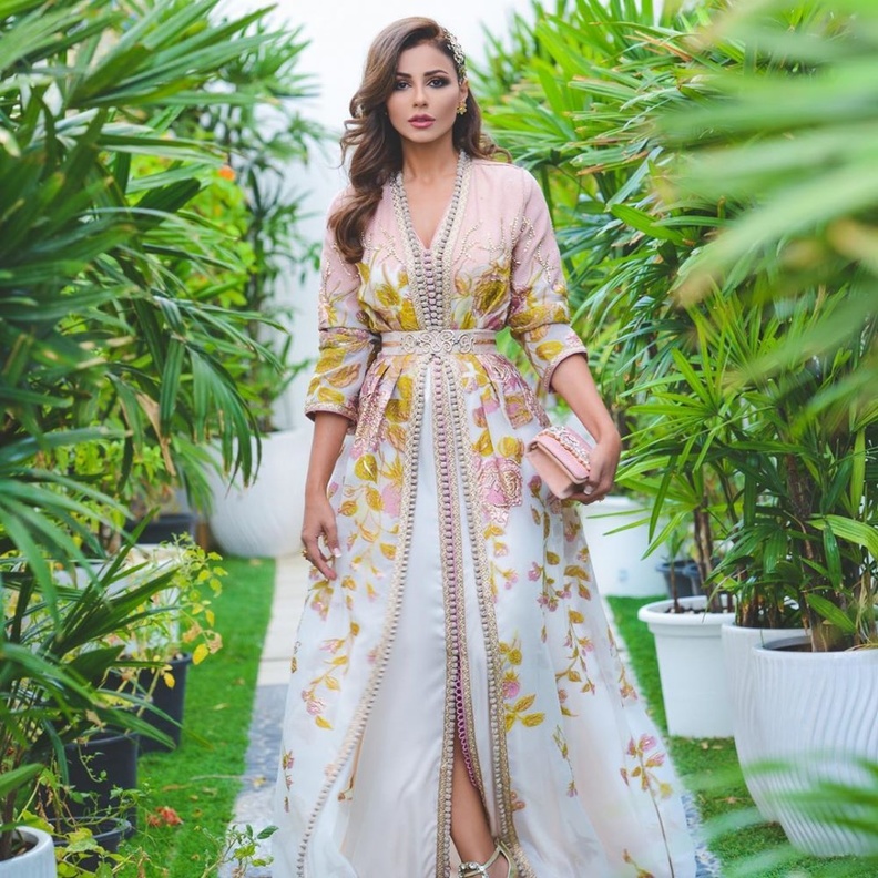 اخذية متنوعة