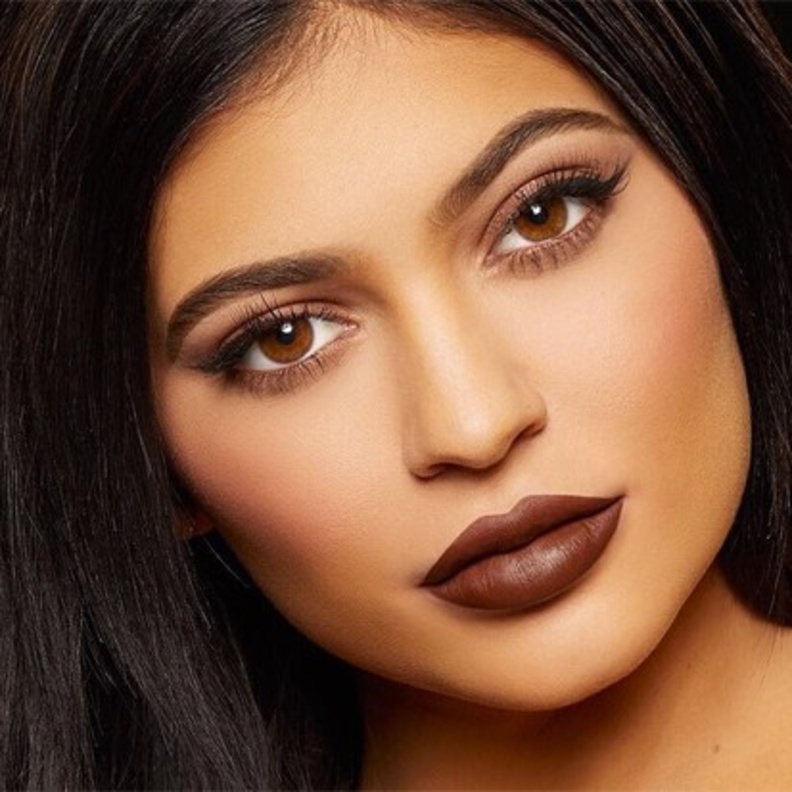  أحمر الشفاه البني أجمل صيحات الخريف والشتاء 2020