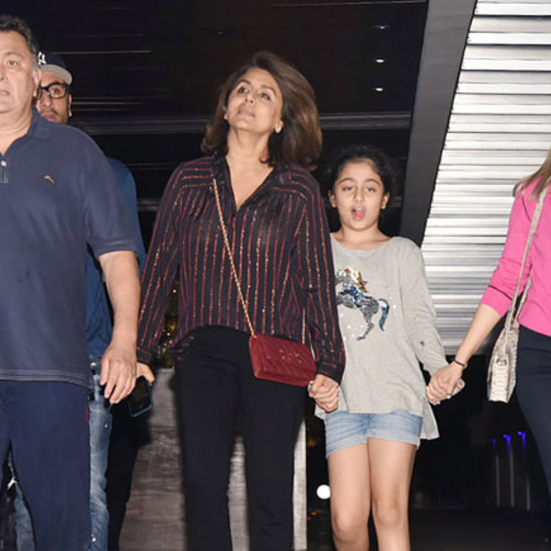 رانبير كابور Ranbir Kapoor في نزهة عائلية في مومباي