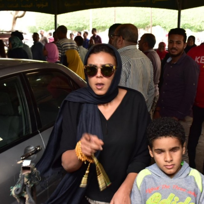 ناهد السباعي في جنازة هيثم احمد زكي