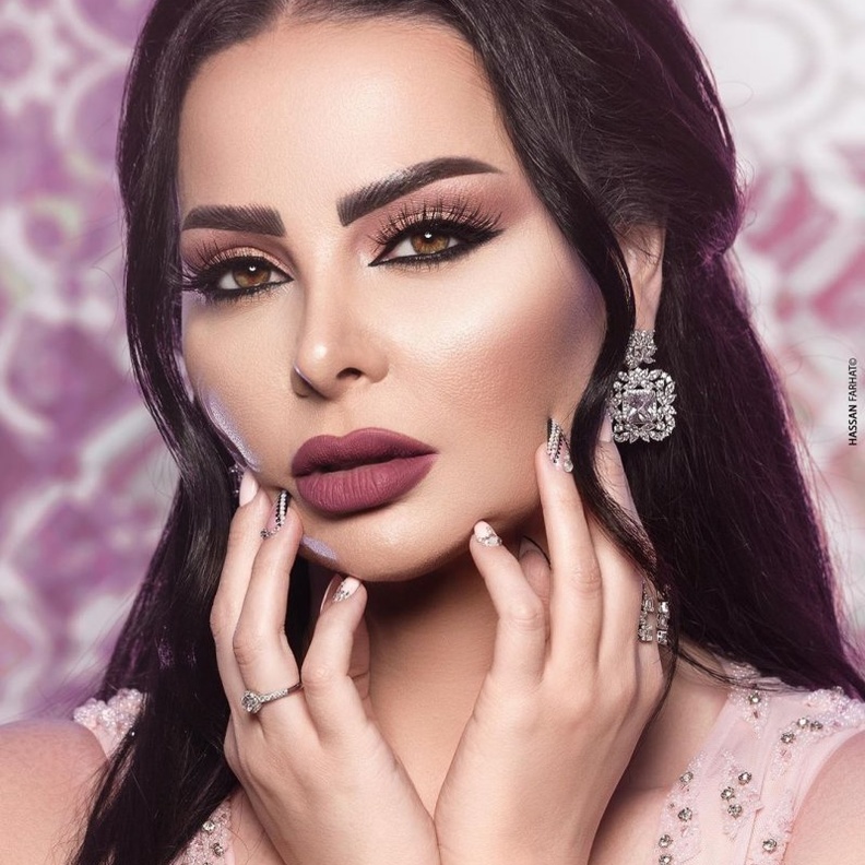 تعلمي خطوات مكياج ديانا كرزون