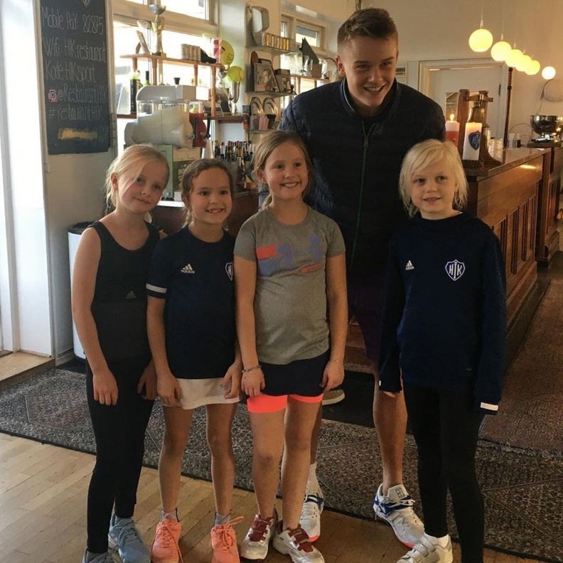 الأميرة جوزفين مع بطل العالم لتنس الناشئين