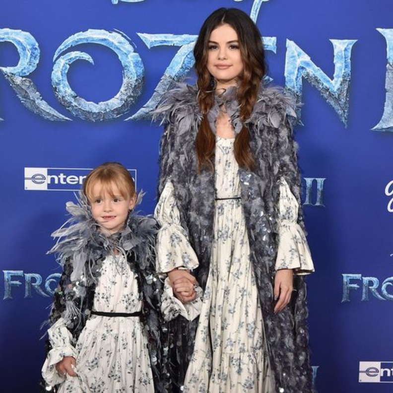 سيلينا جوميز واختها 