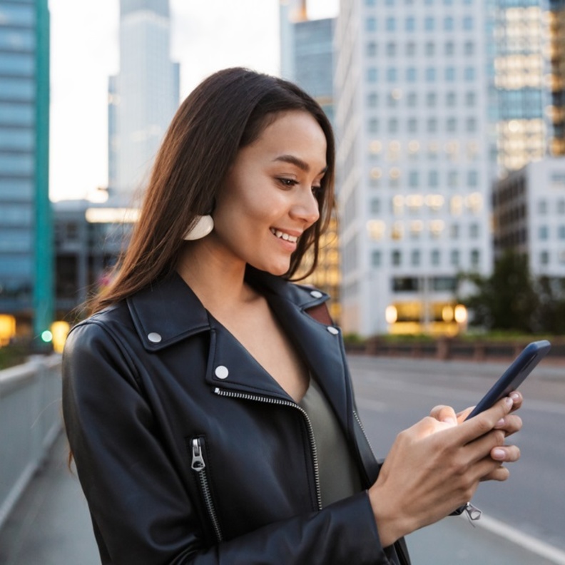 الهواتف النقالة تؤثر على الهيكل العظمي للانسان