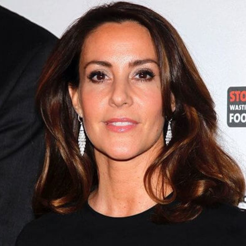  الأميرة ماريا أنيقة في فستان Maje