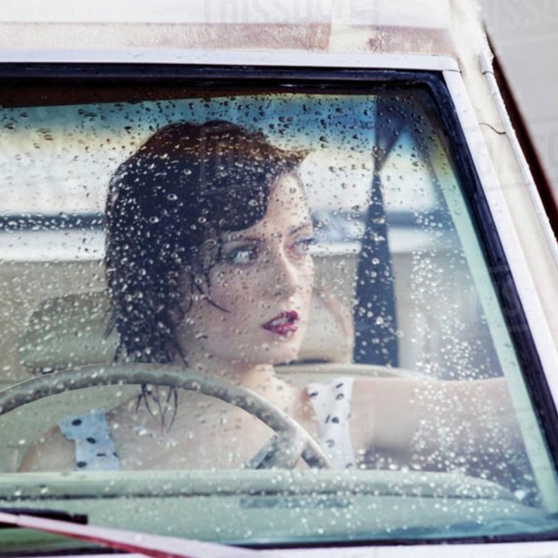 الدخول في تجمعات مياه الأمطار يتطلب مهارات إضافية في القيادة