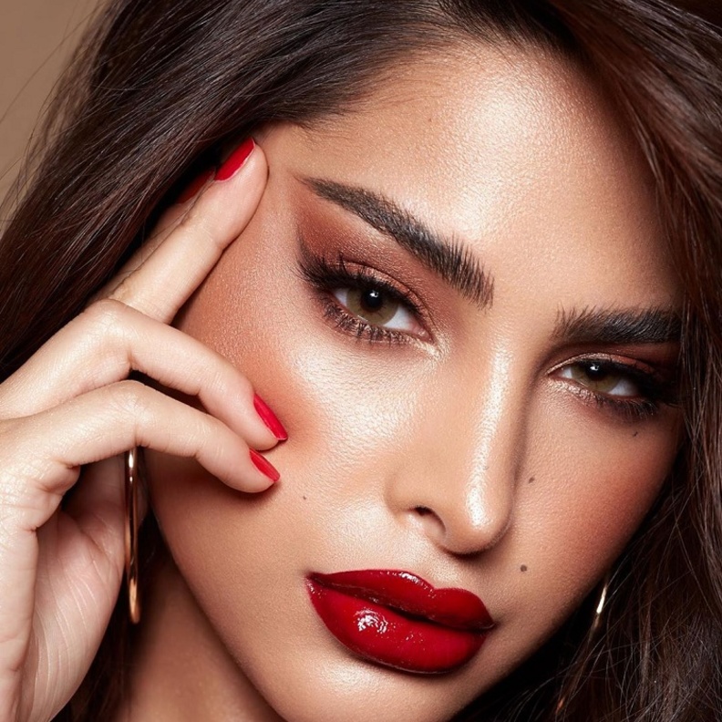 الوان الروج المناسبة للبشرة الحنطية مستوحاة من فوز الفهد