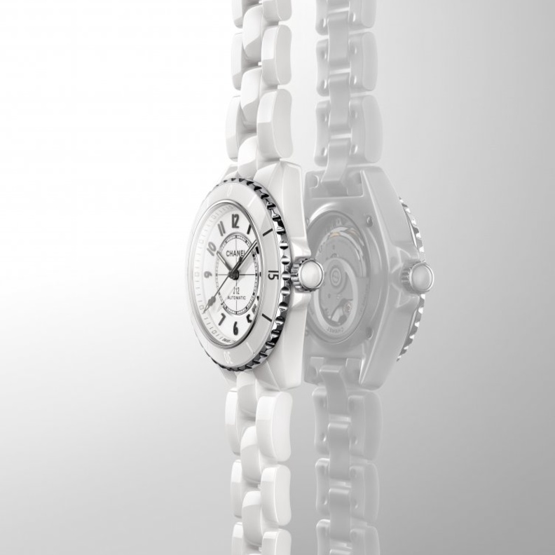  ساعة J12 من شانيل