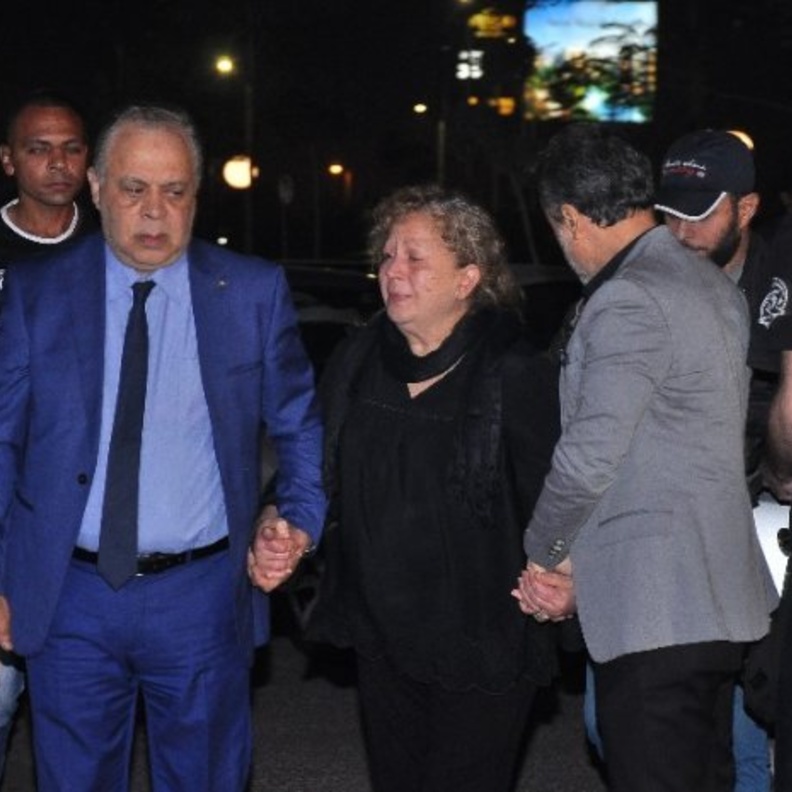 أشرف زكي استقبل المعزين بوفاة هيثم احمد زكي