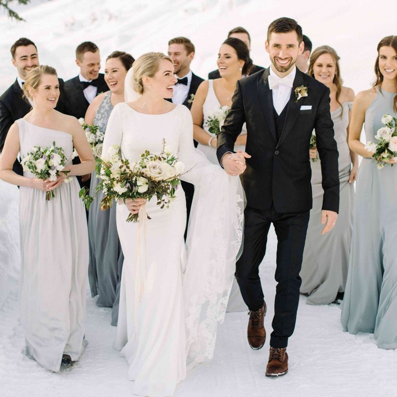 استخدمي الألوان الشتوية المميزة في ديكور حفل زفافك الشتوي