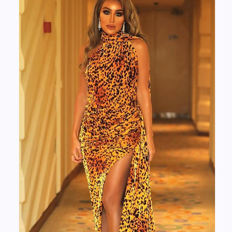 مايا دياب باطلالة تخطّت المألوف في مصر بفستان منقوش من توقيع نيكولا جبران