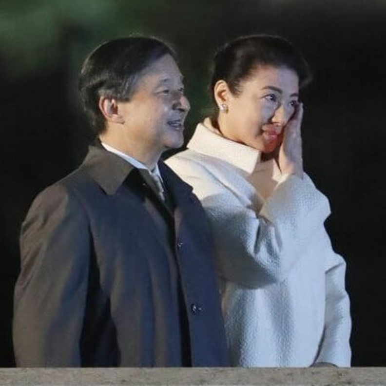 إمبراطور وإمبراطورة اليابان في المهرجان الوطني في طوكيو