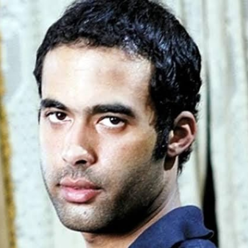 هيثم احمد زكي توفي وحيدا بعدما ذاق في حياته اليتم