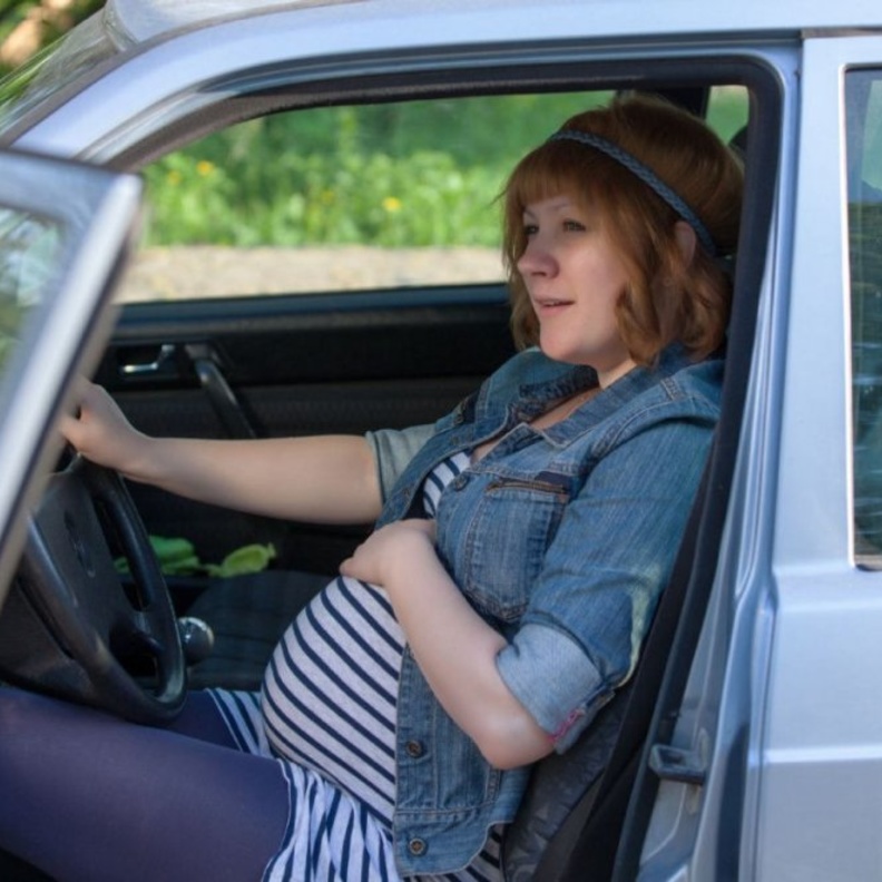 مخاطر قيادة السيارة للمرأة في الشهر التاسع من الحمل