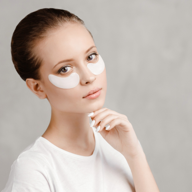 يعالج فيتامين Eالخطوط الرفيعة والهلات السوداء وانتفاخات العينين