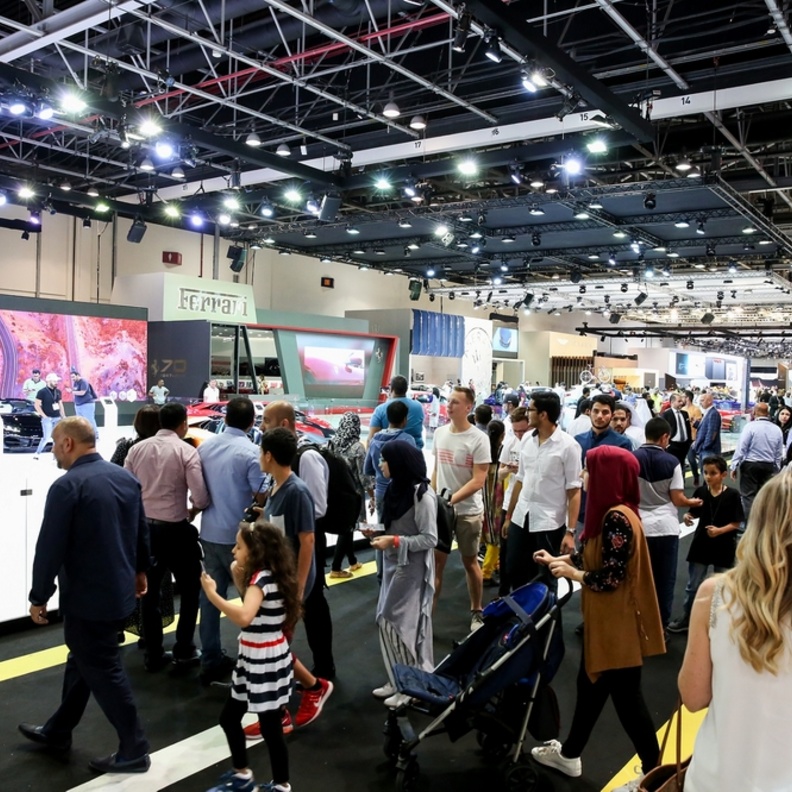 انطلاق الدورة الـ 15 من معرض دبي الدولي للسيارات بمركز دبي التجاري العالمي