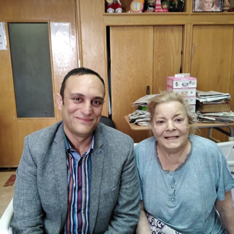 نادية لطفي مع طبيبها