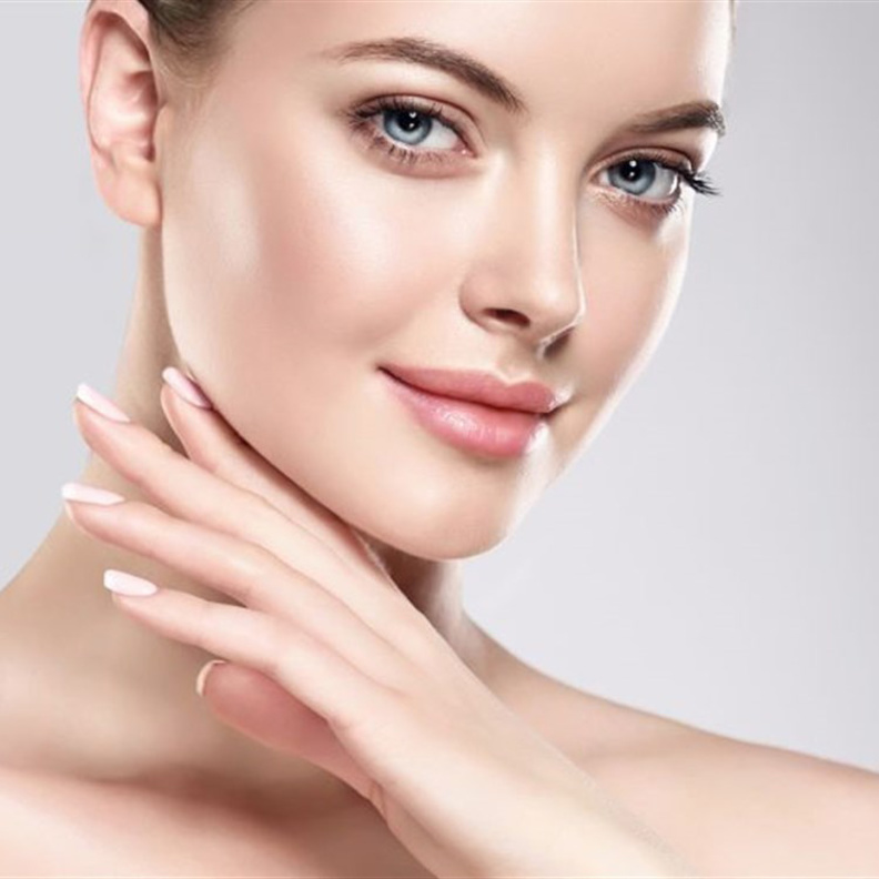 تعرفي على فوائد واضرار التقشير الكريستالي للوجه