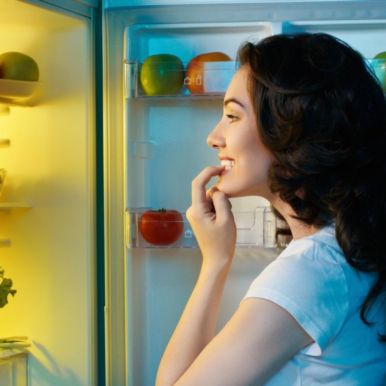 تناول الطعام ليلا خطر على صحة النساء