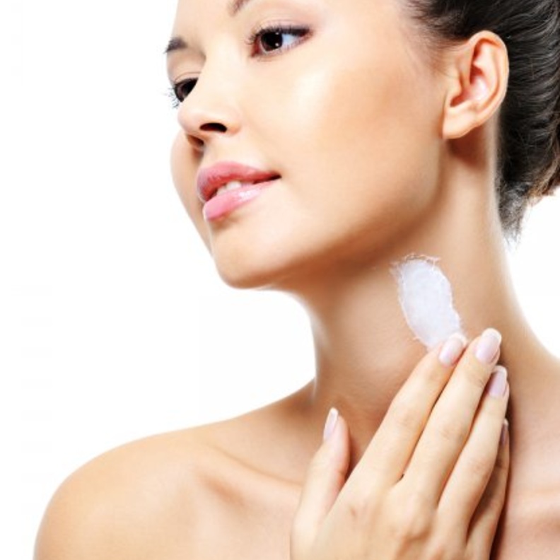 استخدمي كرييم الحماية من الشمس للعنق