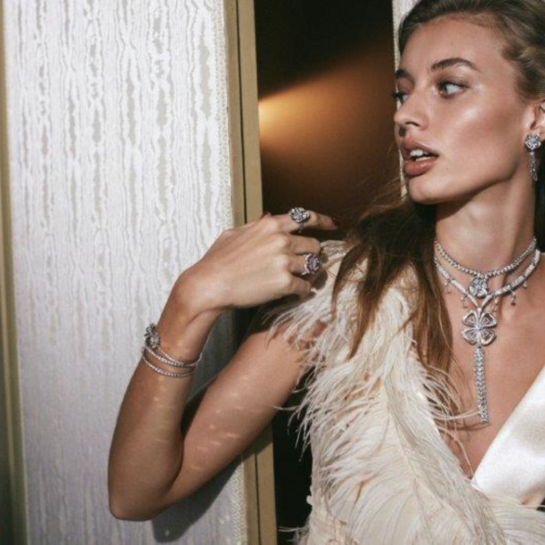 أقراط من الذهب من مجموعة فيورأيفر Fiorever الجديدة