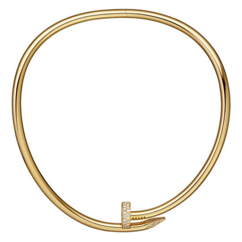 سلسال ذهب طويل مزين بمشبك مرصع بالياقوت الاحمر من Nadine Ghosn