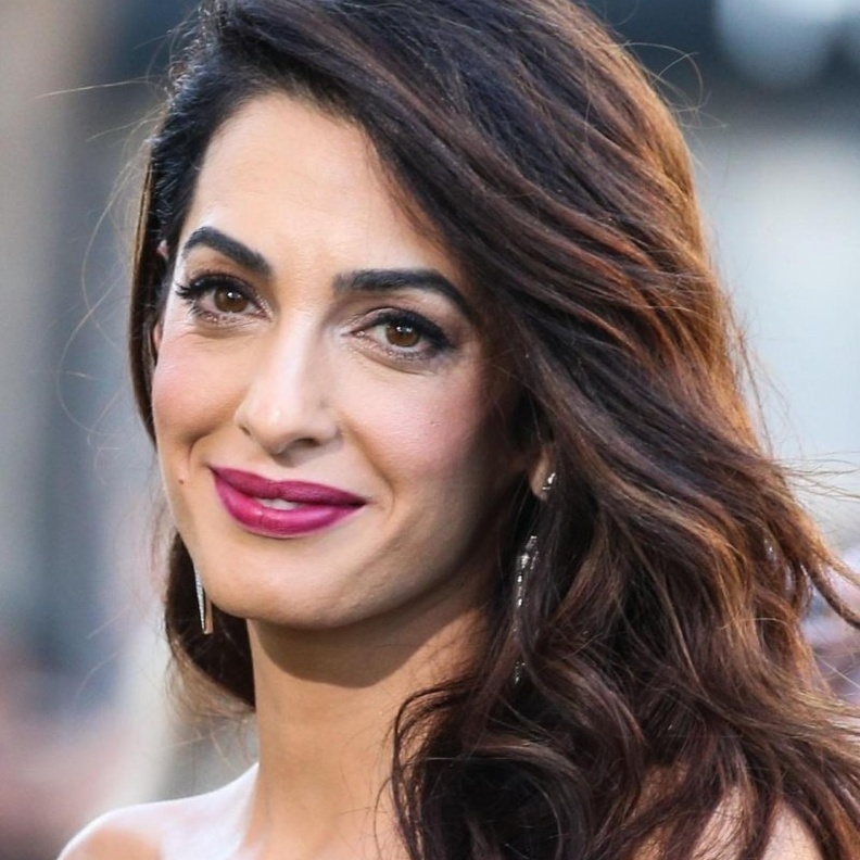  رسم الايلاينر الاسود بأسلوب أمل كلوني