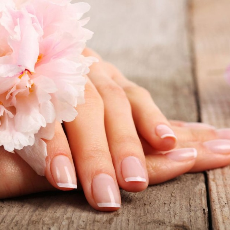 كيفية العناية باليدين والاظافر بطريقة طبيعية