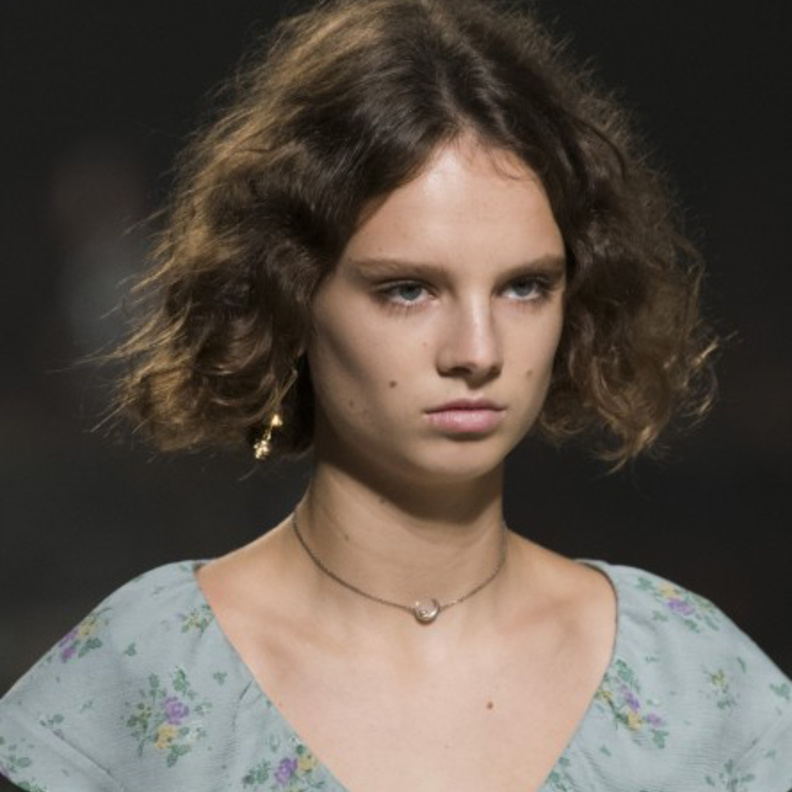 احدث تسريحات الشعر القصير والكاري من Zimmermann