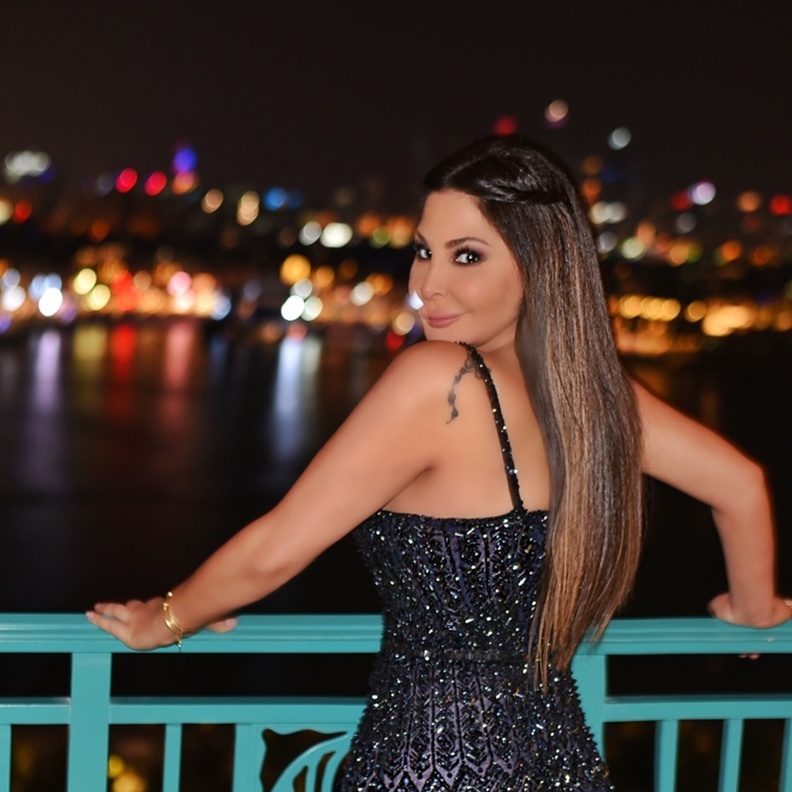 تألقت النجمة اليسا بفستان أسود براق فاخر حمل توقيع دار لابرجوازي ‏LaBourjoisie