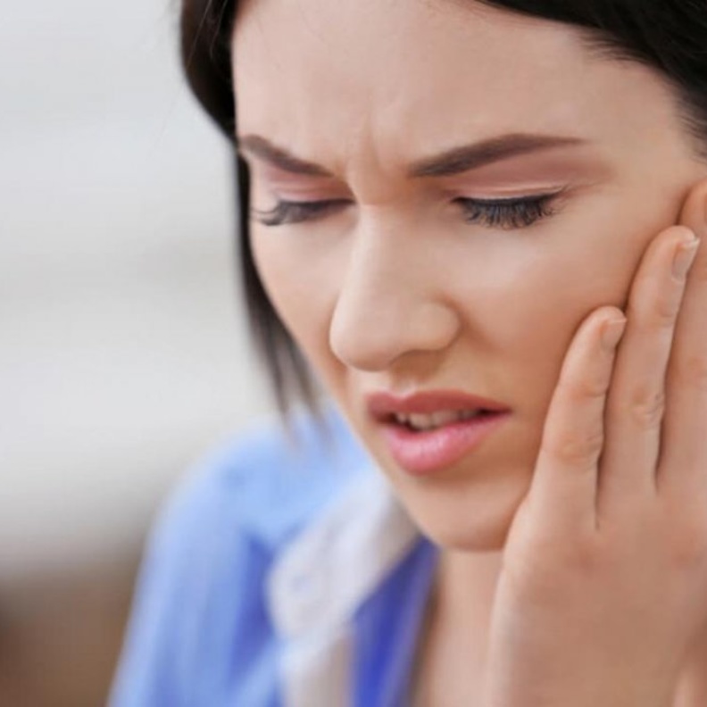 تشنج عضلات الفك من أعراض مرض التيتانيوس