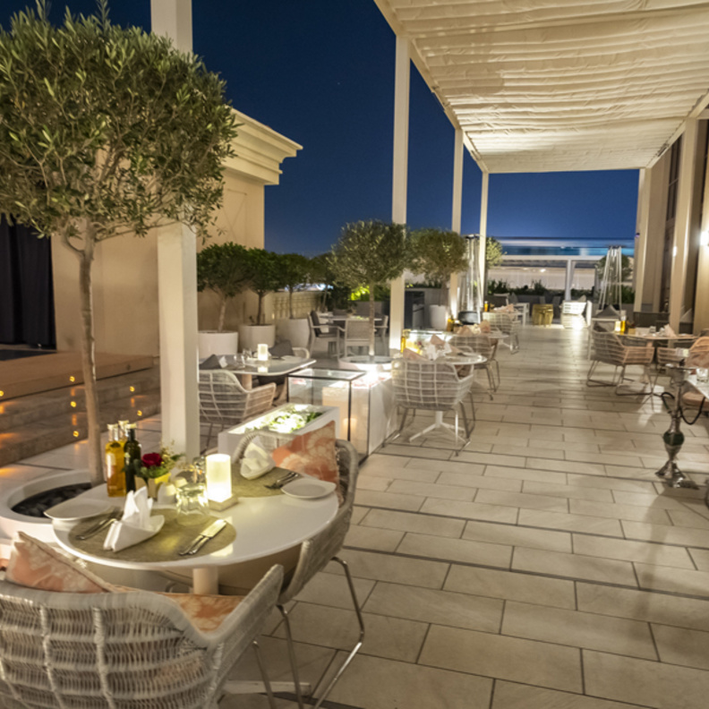 استمتعوا بمذاقات الشام في تراس مطعم أوليا 