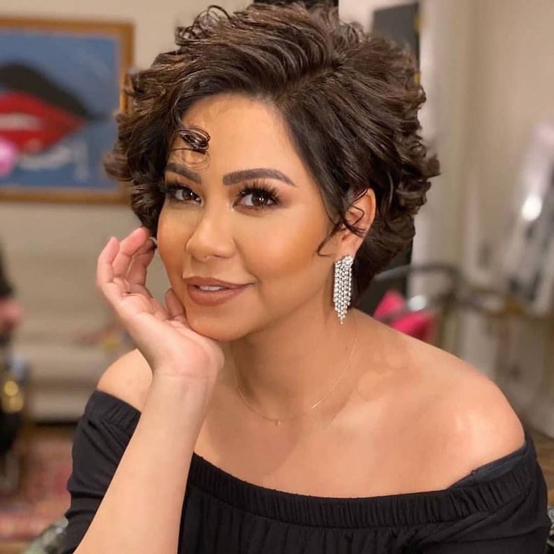 أحلام ترتدي مجوهرات كارتييه وديور