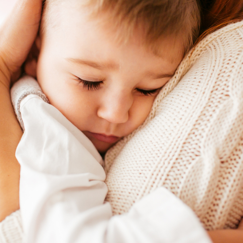 أمور تخبرك بأن طفلك لا يشعر بالأمان