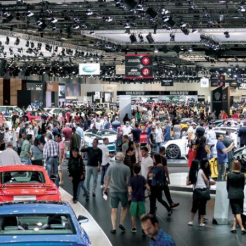 الشيخ أحمد بن محمد بن راشد آل مكتوم افتتح المعرض