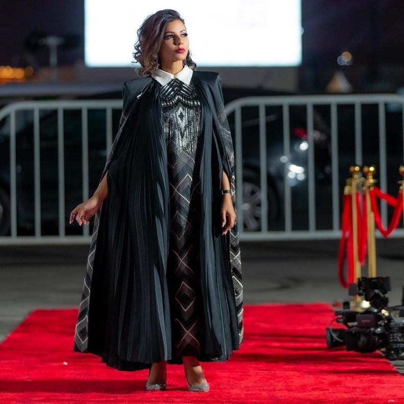 اطلالة ملفتة وجذابة من Leal Daccarett