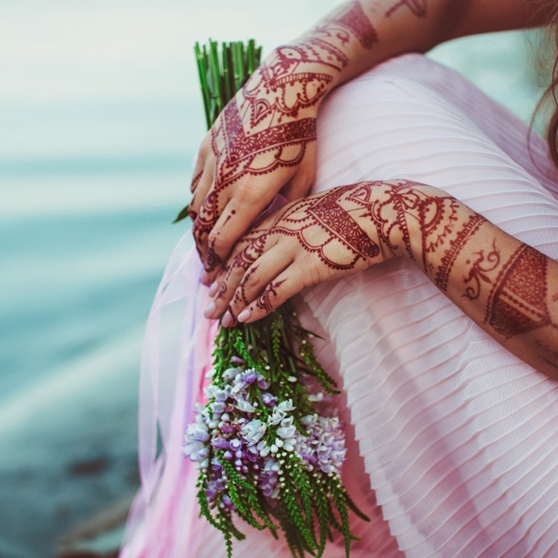 تعد الحناء احد اهم زينة العروس