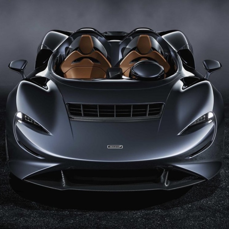 استلهمت الرودستر الجديدة تصميمها من أسطورة ماكلارين في ستينيات القرن الماضي Elva MIA